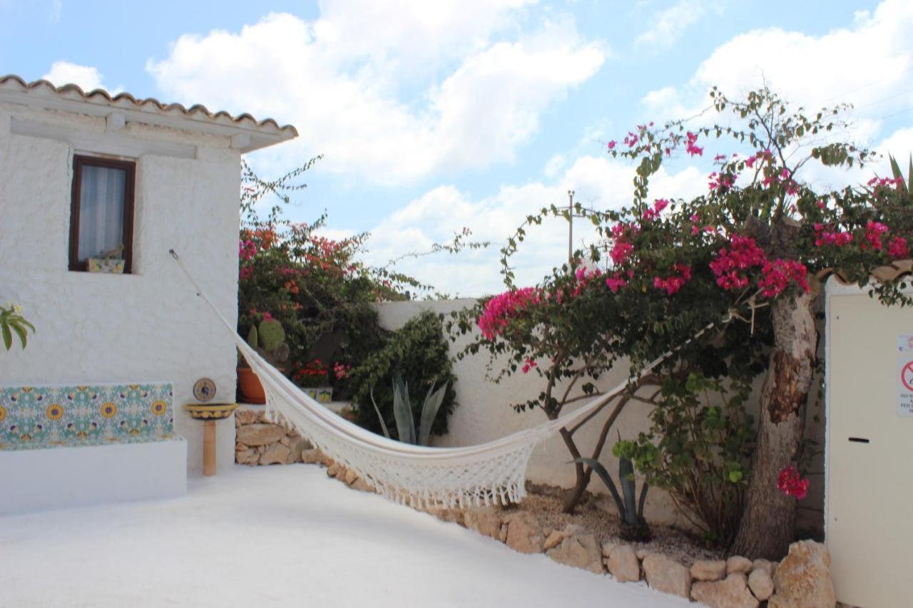 Hotel Macondo Лампедуза Экстерьер фото